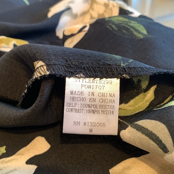 Entro Lace and Foral Flowy Boho Top - Picture 6 of 16